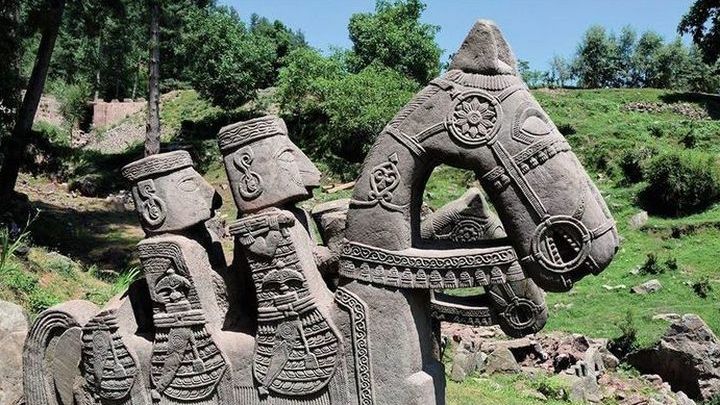 В ходе экспедиции в Гималаи ученые обнаружили уникальные каменные фигуры неизвестного происхождения