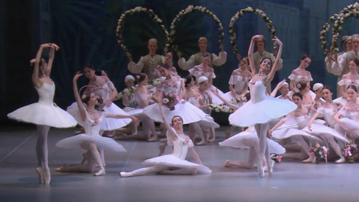 Студенты Московской академии хореографии и Парижской национальной школы выступили в столице