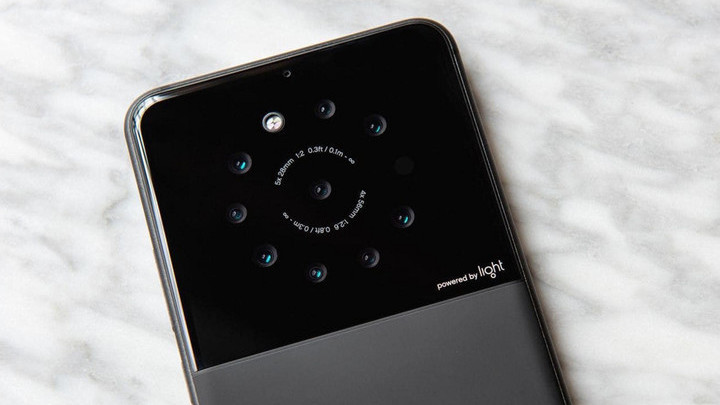 Смартфон с девятью камерами может выйти уже в 2018-м