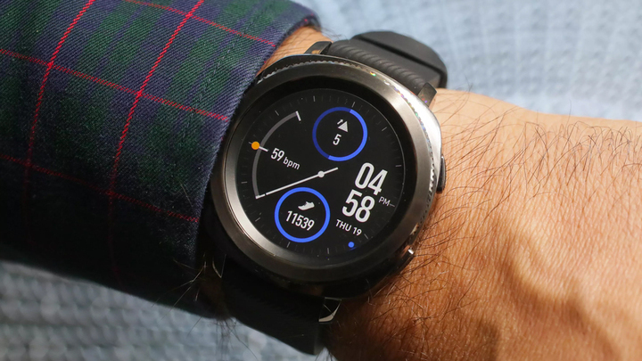 Samsung случайно показала Galaxy <b>Watch</b> на официальном сайте