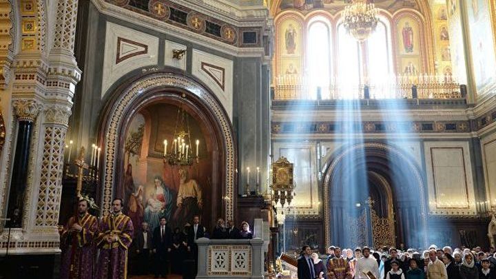 Православные христиане отмечают Сретение Господне