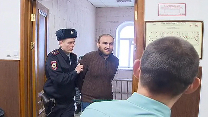 Арест сенатору Арашукову продлен на три месяца