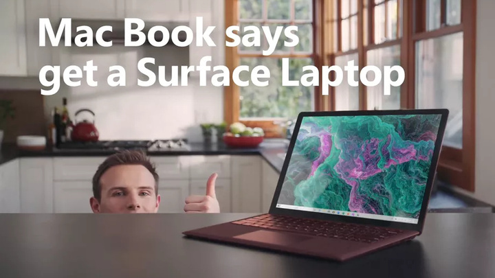 Мак Бук хвалит ноутбук Surface в рекламе Microsoft