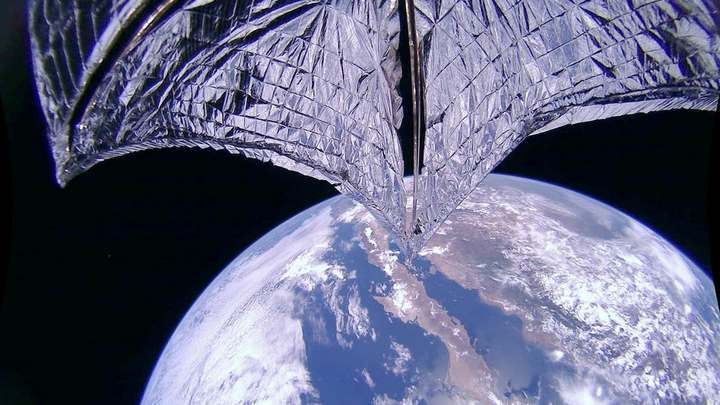 Кубсат стал первым спутником Земли, изменившим орбиту с помощью солнечного паруса.
