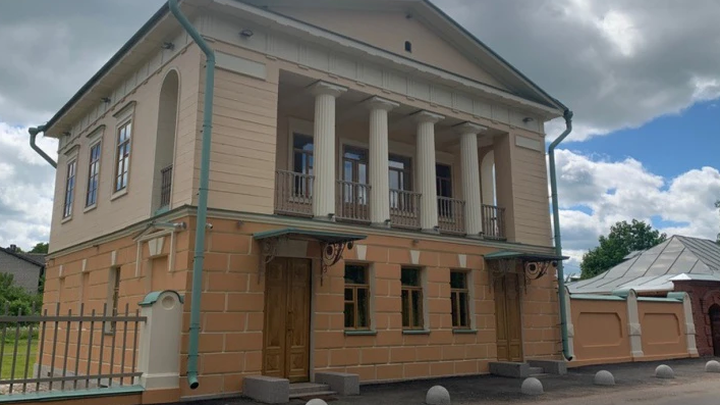 Под Великим Новгородом после реставрации открыли Путевой дворец Александра I