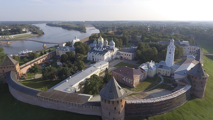 Великий Новгород, Новгородский кремль (детинец) / EkaterinaKhomichenko / CC BY-SA 4.0