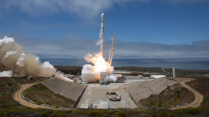 SpaceX запустила разведывательный спутник