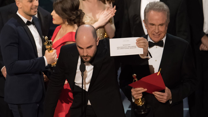 Двух сотрудников PwC отлучат от работы с премией "Оскар"