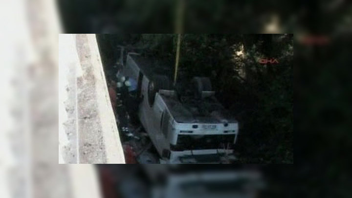 Авария произошла 25 мая около 05:00 по местному времени недалеко от Антальи. 39 российских туристов направлялись на экскурсию в город Денизли, где располагаются популярные горячие источники Памуккале