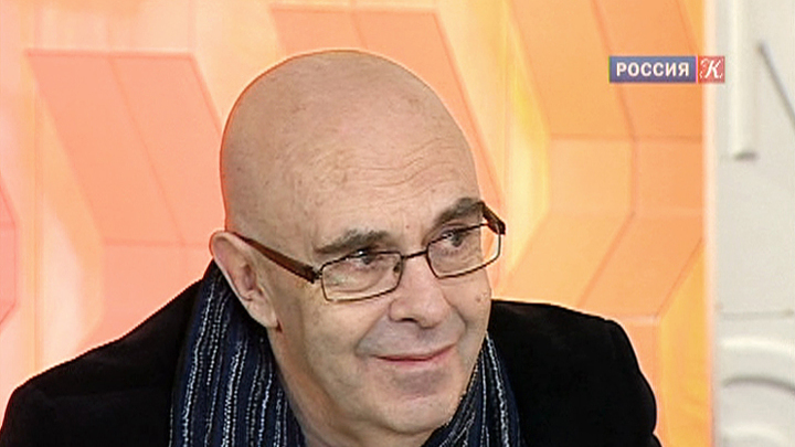 В театре