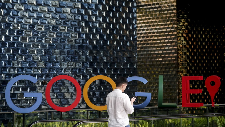 "Омикрон" помешает сотрудникам Google вернуться в офисы