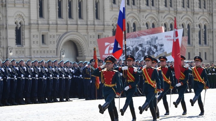На Красной площади в Москве прошел парад Победы