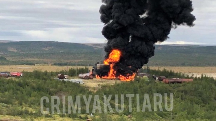 В Якутии произошел крупный пожар на нефтебазе