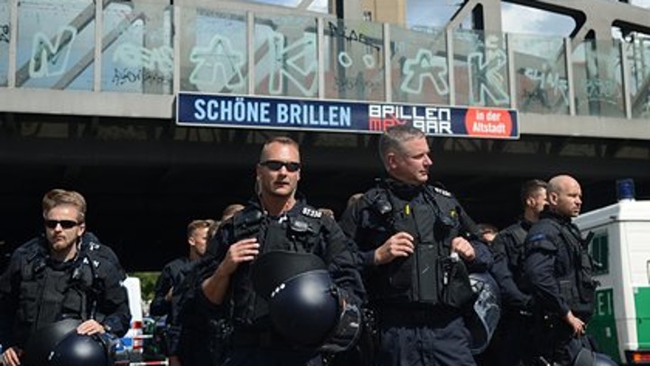 Первомайская демонстрация в Берлине переросла в столкновения ее участников с полицейскими