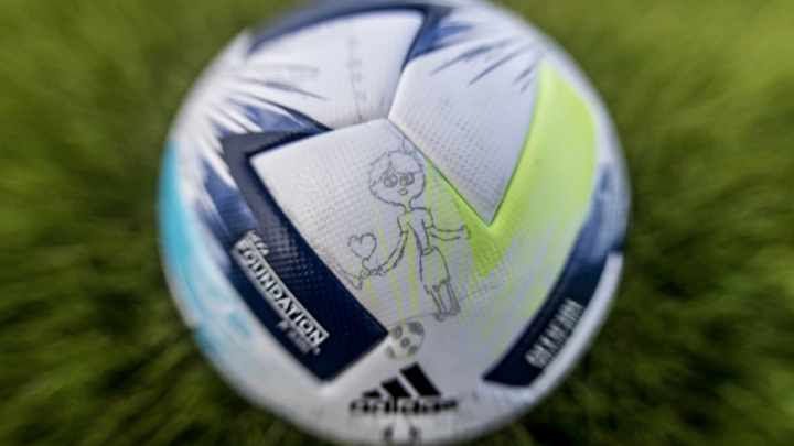 УЕФА представил необычный мяч Суперкубка-2020