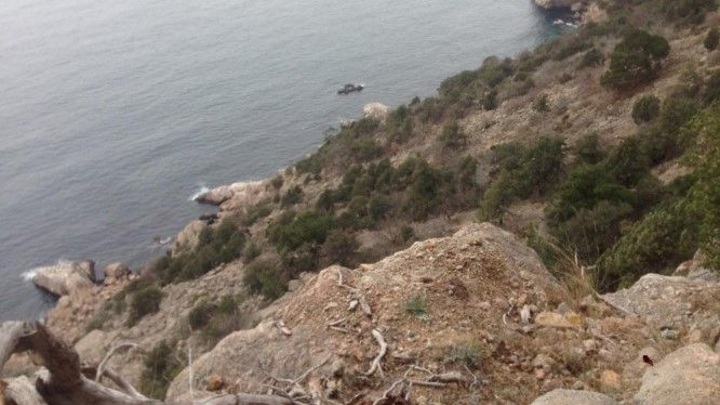 В Анапе мужчина погиб при падении со скалы