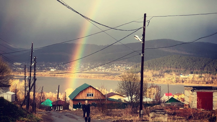 Подарок с небес: жители Урала сфотографировали необычную радугу