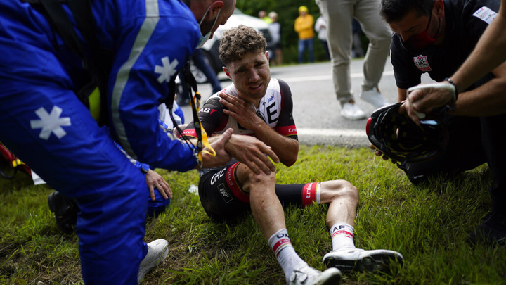 Штраф вместо тюрьмы. Болельщица наказана за завал на "Тур де Франс"