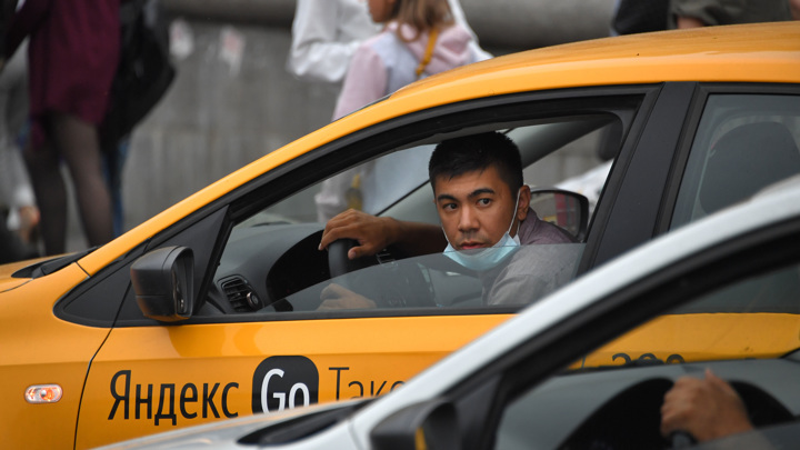 МВД РФ и Минцифры готовят соглашение о настройке онлайн-базы по проверке прав таксистов