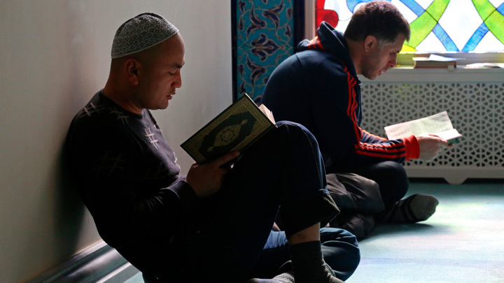 В метро и ТЦ могут появиться молельные комнаты для мусульман