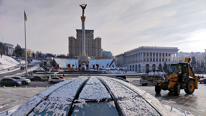 Киеву следует отказаться от планов о возвращении Крыма и Донбасса