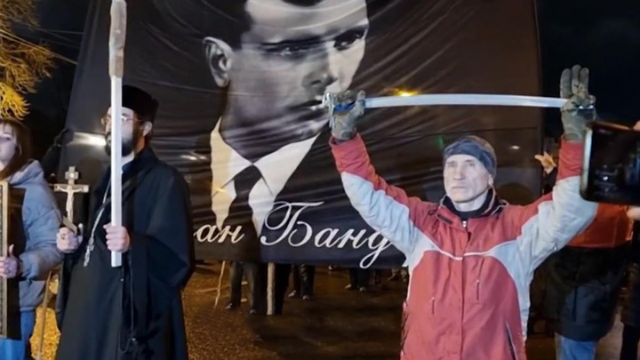 Депутат Рады: украинцев загоняют в убогий примитивизм