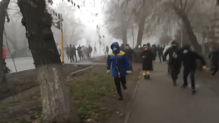 В Алма-Ате снова вспыхнули беспорядки