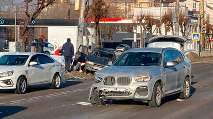 В Воронеже пенсионерка на BMW протаранила другой автомобиль