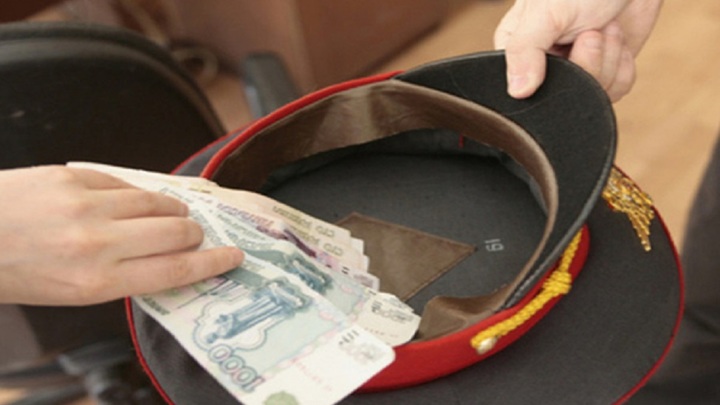 По 1,4 миллиона рублей за взятку в 20 тысяч заплатят бывшие автоинспекторы в Ельце