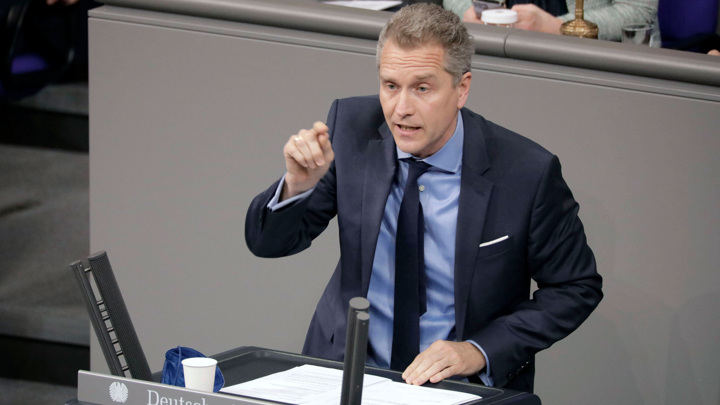 Депутат бундестага: Евросоюз защищает свой рынок от "Спутника V"