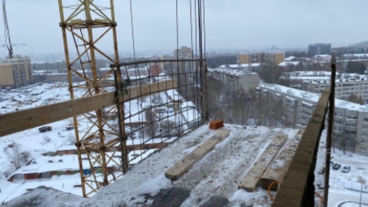 Рабочий погиб при падении с 15 этажа строящегося дома в Чебоксарах