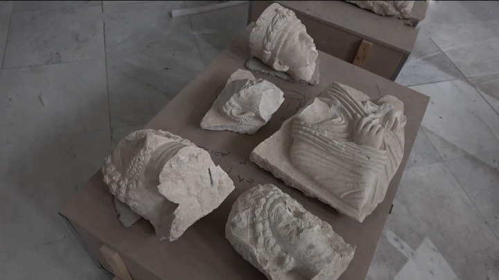Сирийские и российские реставраторы восстановили статуи Пальмиры
