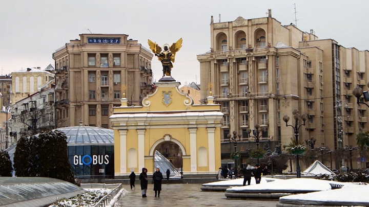 Невеселые картинки: зачем семьи дипломатов бегут из Киева