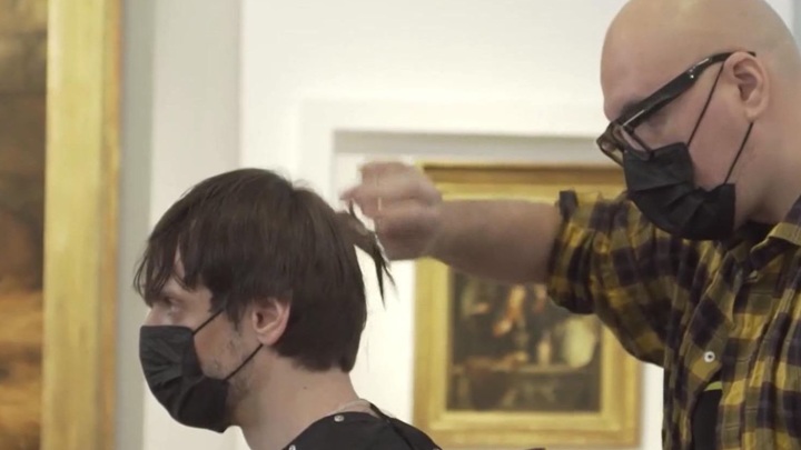 Зал голландской живописи ГМИИ имени Пушкина на один день превратился в парикмахерскую