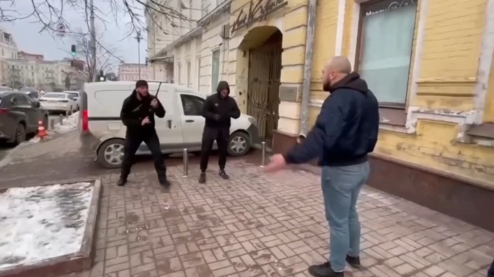 Рядом со зданием СБУ в Киеве прогремели выстрелы