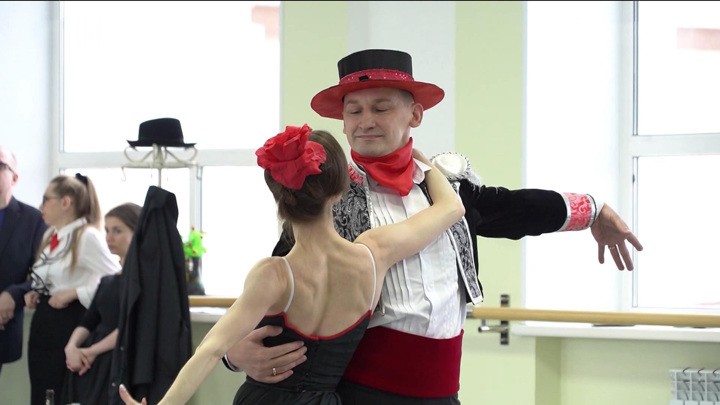 В Магаданском музыкальном и драматическом театре ставят советский мюзикл "Мы хотим танцевать"