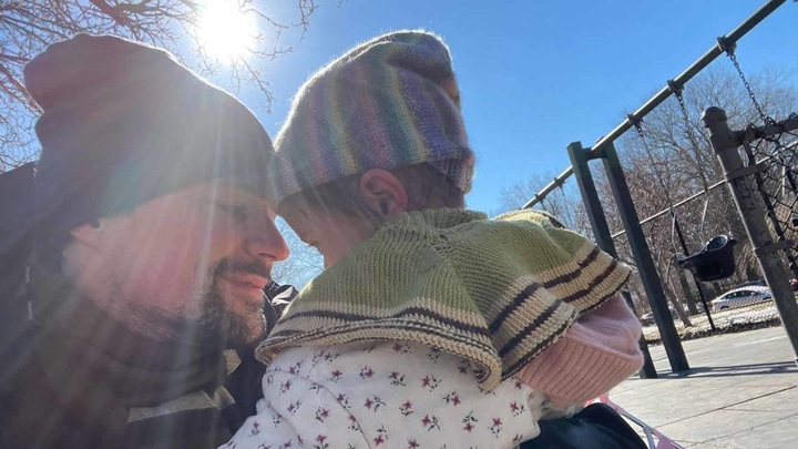 "Милота зашкаливает": Козловский показал фото с дочерью в честь ее двухлетия