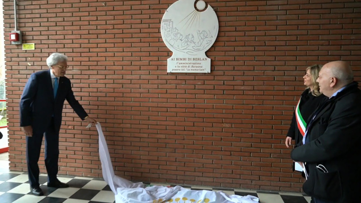 В Италии открылся мемориальный знак в память о погибших детях Беслана