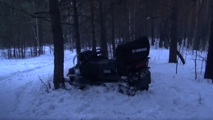 Мужчина разбился насмерть на снегоходе в Свердловской области