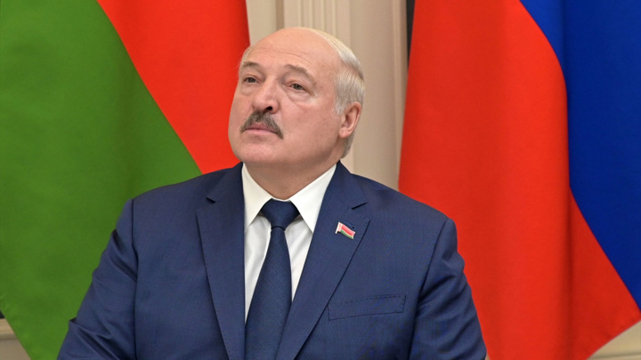 "Чтобы мы не получили нож в спину": Лукашенко рассказал, как будет действовать
