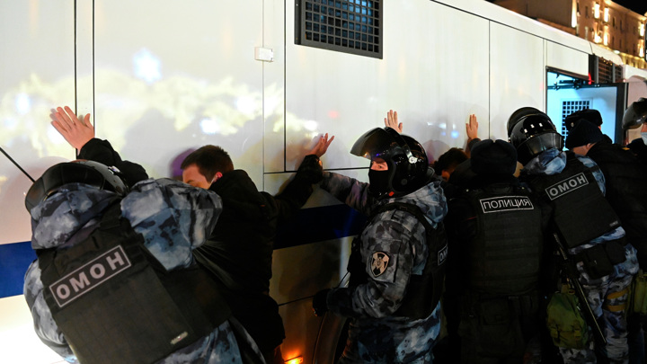Песков: задержанные на проукраинских акциях не имели права участвовать в них