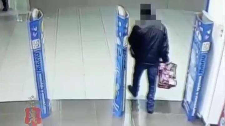 Двое мужчин украли 16 игрушек из магазина в Железногорске