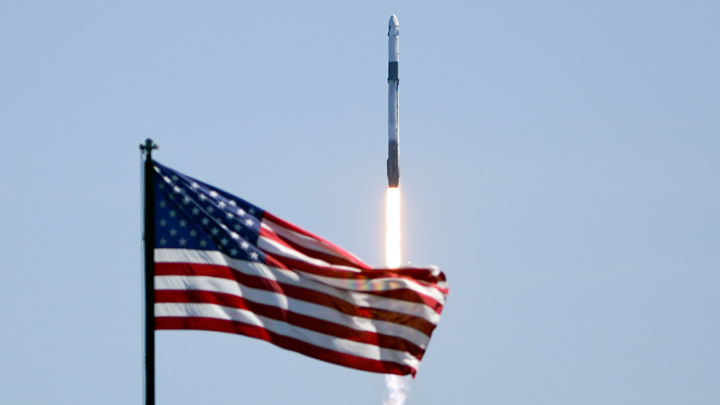 SpaceX запустила ракету Falcon-9 со спутником для нужд американской разведки