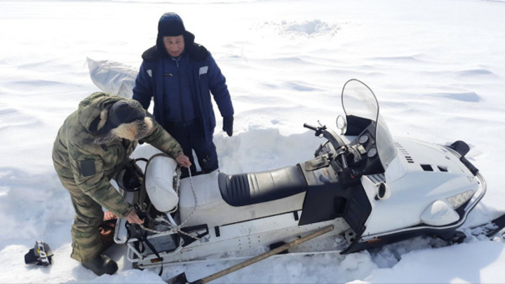 На Ямале спасли мужчин, застрявших на сломанном снегоходе в тундре