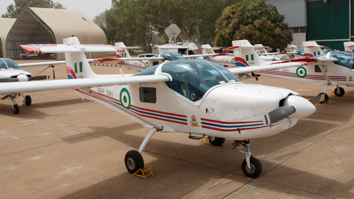 При крушении военного самолета в Нигерии погибли два пилота