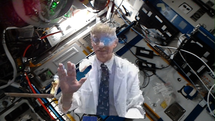 Доктор Йозеф Шмид сделал "вулканский салют" (жест из телесериала "Звёздный путь"), когда его голограмма появилась на МКС.