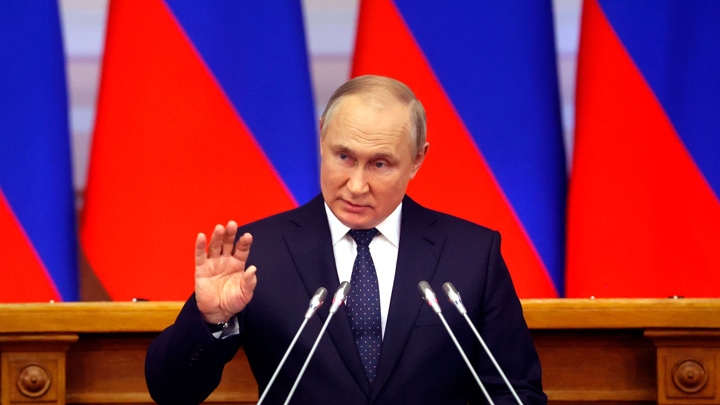 Путин: экономика России достойно выдерживает санкционный удар
