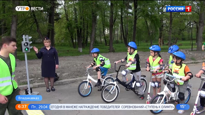Сотрудники Госавтоинспекции провели занятие детям из Донбасса по правилам дорожного движения
