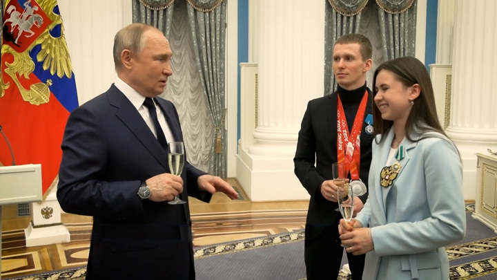 Подарок от президента: как Путин поздравил Валиеву