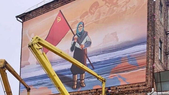 Баннер с украинской бабушкой вывесили в Петрозаводске